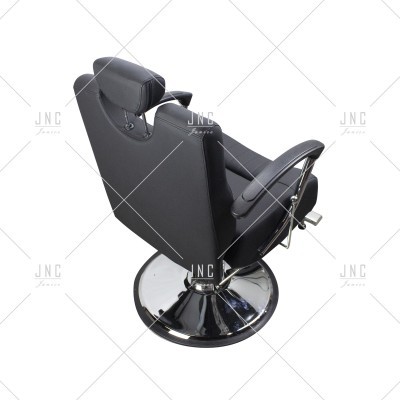 Cadeira de barbeiro preta com base metálica cromada