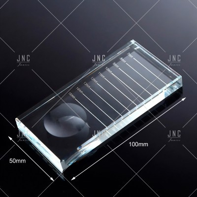 Bloco retangular transparente com lente integrada e linhas gravadas com medidas em milímetros