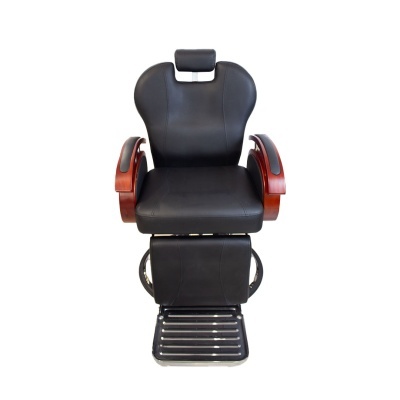 Cadeira de cabeleireiro em pele preta com braços em madeira castanha e apoio para os pés metálico