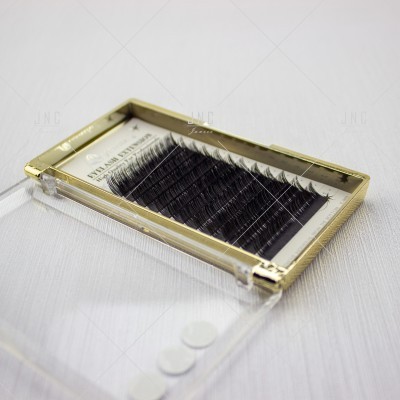 Caixa de pestanas artificiais pretas com borda dourada e tampa transparente