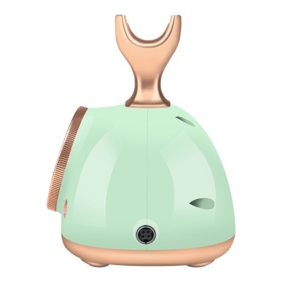 Aparelho eletrônico verde água com detalhes em bronze metálico