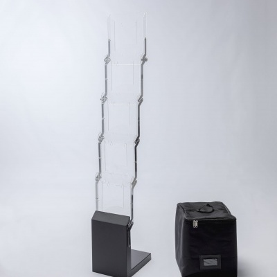 Porta Catálogos em Cascata Base Preta