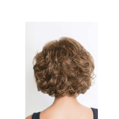 Cabelo curto e encaracolado castanho claro visto de trás