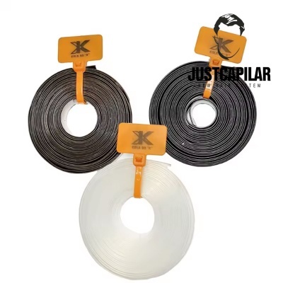 Três rolos de fita plástica em preto e branco com etiquetas laranjas