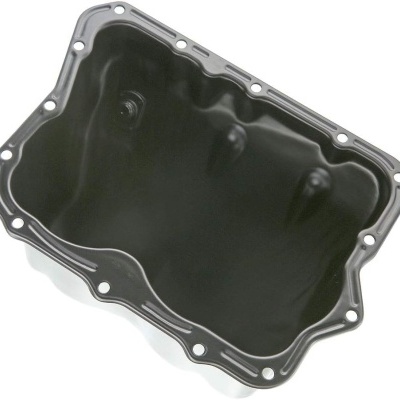 Cárter de óleo em metal preto com orifícios de fixação