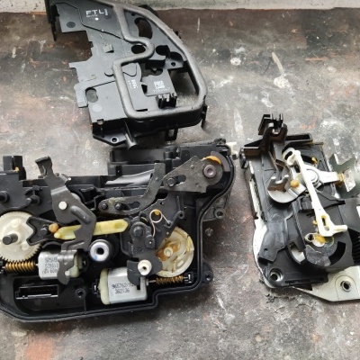 Clip fechadura compatível com BMW Série 3, E90, E91, E92, E93 - Porta dianteira ou traseira