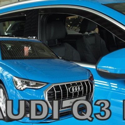 Carro azul Audi Q3 II com texto em destaque