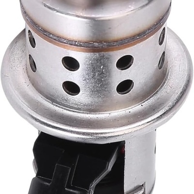 Componente metálico cilíndrico com orifícios e conector plástico preto