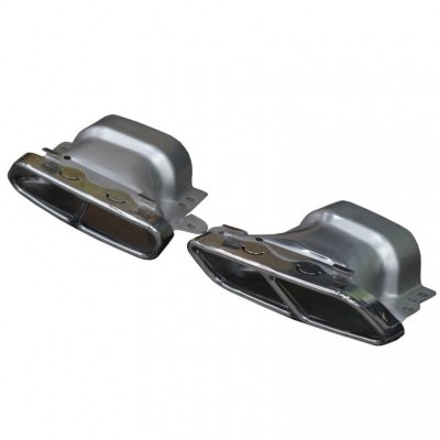 Duas ponteiras de escape metálicas prateadas ovaladas com acabamento em aço inox