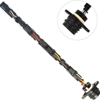 chicote elétrico com fios coloridos e conectores pretos