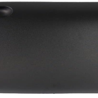 Porta de carro preta com abertura retangular no topo