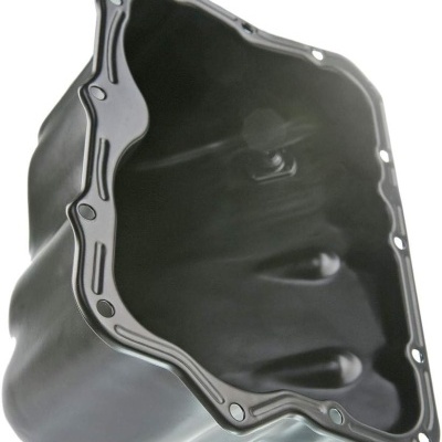 Cárter de óleo preto de metal com bordas perfuradas para parafusos