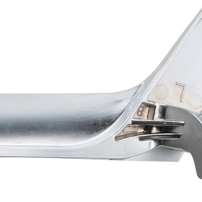 Clipe metálico prateado com plástico transparente para fixação