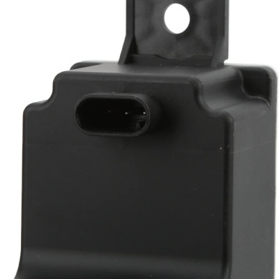 Módulo eletrónico preto com conector e suporte de metal