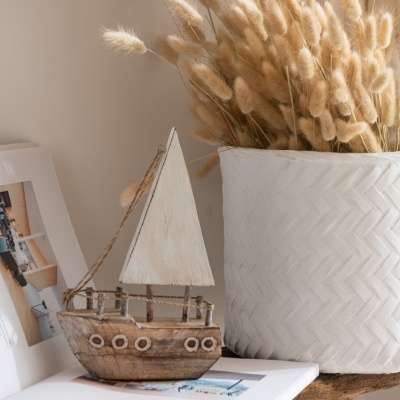 Barquinho em Madeira