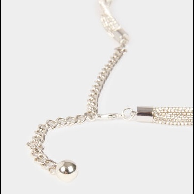 Colar prateado com corrente de elos e pendente brilhante