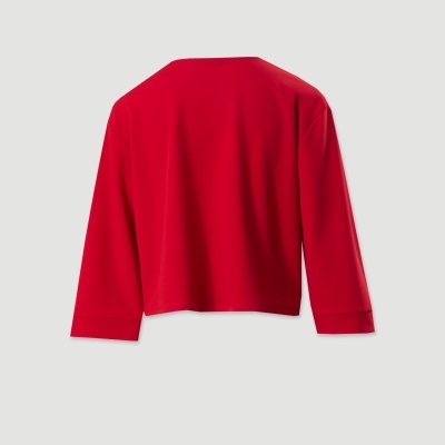 Camisola vermelha de manga comprida vista de costas