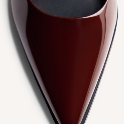 sapatilha de verniz castanho escuro com bico fino