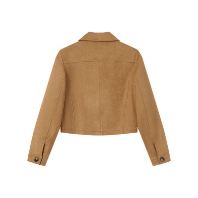 Casaco bege curto de manga comprida com botões nas mangas