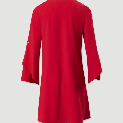 vestido vermelho de tecido liso vista traseira