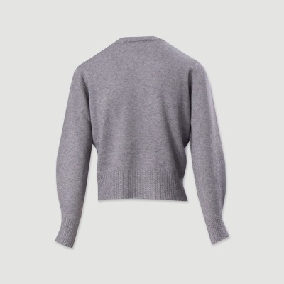 Cardigã cinzento claro de malha visto de trás