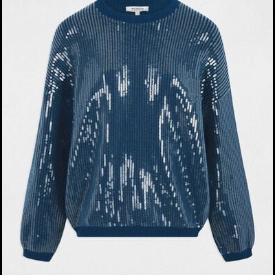 Camisola de malha azul escura com padrão branco abstrato
