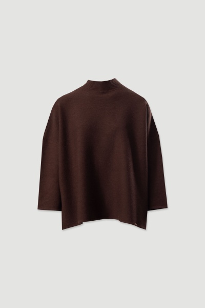 Camisola de malha castanha escura com gola alta e corte largo