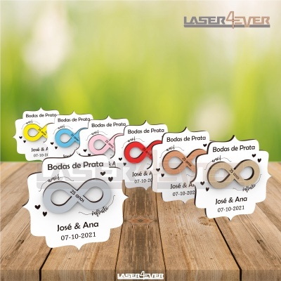 Marcadores de copos símbolos infinito coloridos com embalagem texto Bodas de Prata e nomes José & Ana