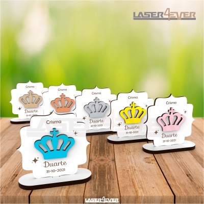 Lembranças para Crisma com coroas coloridas e nome Duarte em madeira