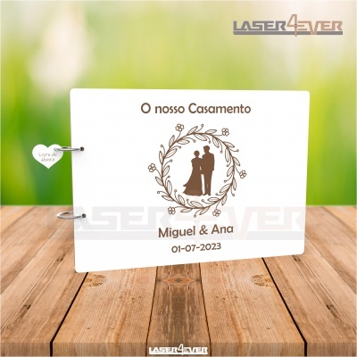 Livro de Honra Casamento - Casal Mãos Dadas