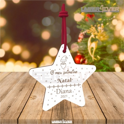 Enfeite de Natal estrela branca com texto e corda vermelha