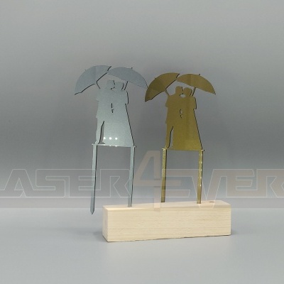 Topo de bolo para Casamento - Tema Casal com Guarda Chuva