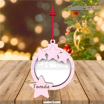 Enfeite natalício rosa claro com estrelas e nome Tomás pendurado