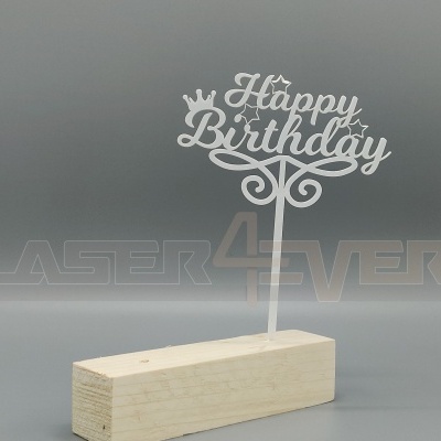 Suporte de madeira com topper em acrílico branco 'Happy Birthday'