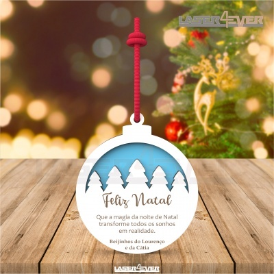 Enfeite de Natal redondo azul e branco com texto em português e cordão vermelho pendurado