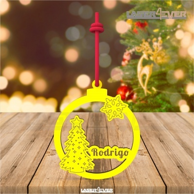 Enfeite de Natal amarelo com nome Rodrigo pendurado