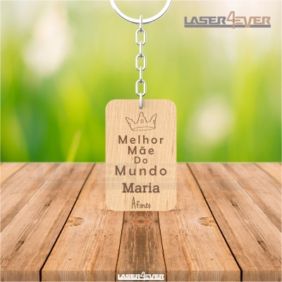 Porta-chaves de madeira com gravação 'Melhor Mãe Do Mundo Maria Afonso'