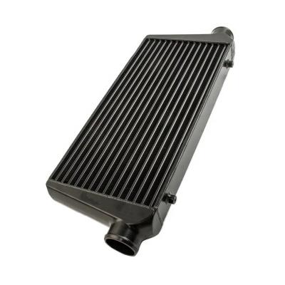 Radiador de intercooler preto para automóvel com aletas e conexões cilíndricas