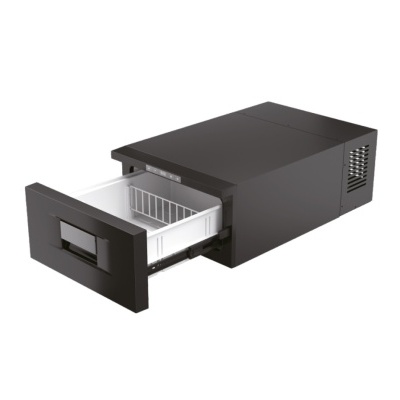 Congelador portátil preto com gaveta aberta e painel digital