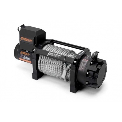 Guincho Kangaroo Winch preto com cabo de aço e motor com etiqueta laranja e preta