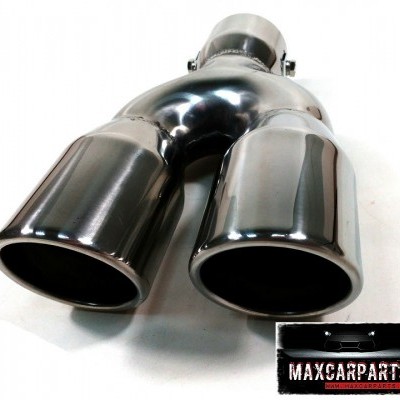 Escape automóvel cromado bifurcado em Y sobre fundo branco com logótipo MAXCARPARTS