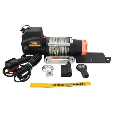 Guincho elétrico preto e laranja com cabo de aço e acessórios