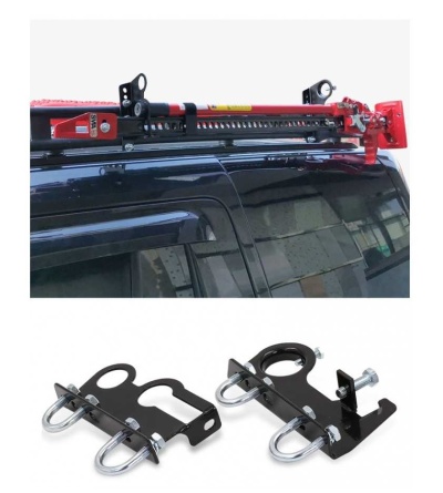 Suporte metálico preto para barra de elevação montado em tejadilho de carro