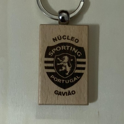 Porta-chaves retangular em madeira e metal