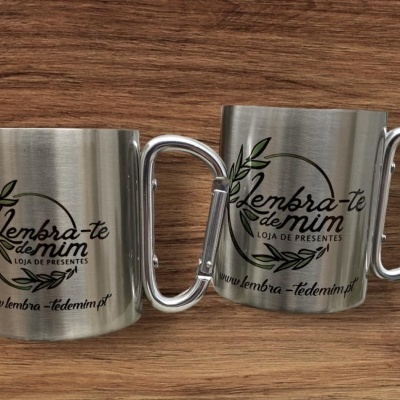 caneca alumínio com mosquetão