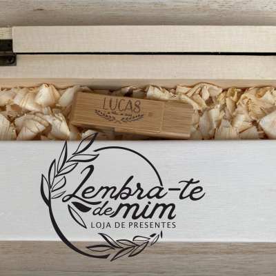 Pen USB em MDF de 16 GB