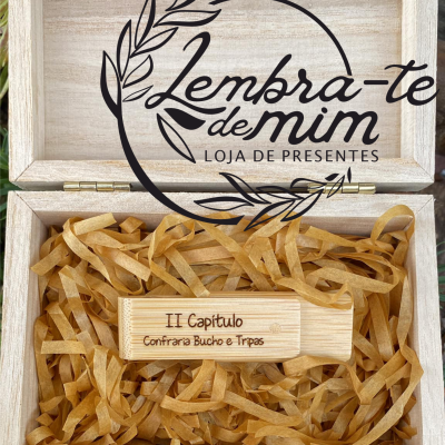 Pen USB em MDF de 16 GB