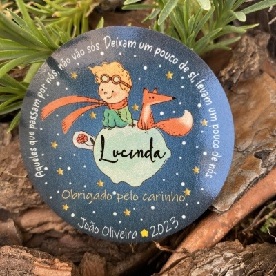 Magnético em MDF redondo com opção de bolsa de organza