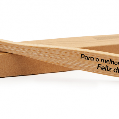 Escova de dentes em bambu