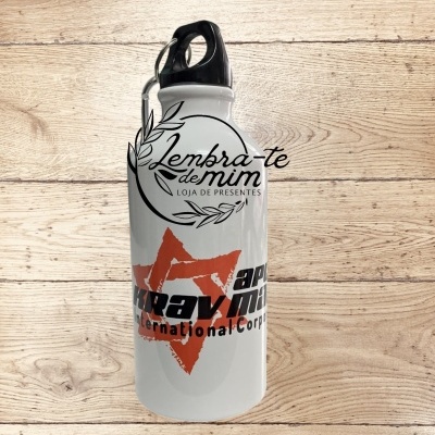 Garrafa de alumínio com mosquetão com capacidade para 400 ml.